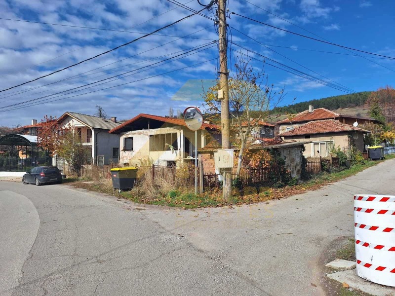 Продава КЪЩА, с. Люлин, област Перник, снимка 7 - Къщи - 52550114
