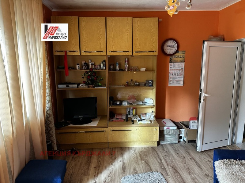 Продава  2-стаен град Кърджали , Веселчане , 61 кв.м | 59937646 - изображение [6]