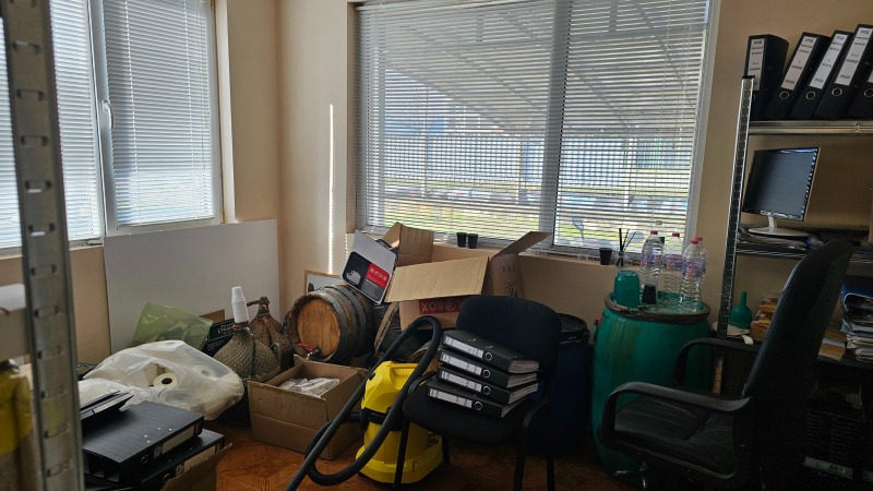 Продава ПРОМ. ПОМЕЩЕНИЕ, гр. Ботевград, област София област, снимка 13 - Производствени сгради - 53441610