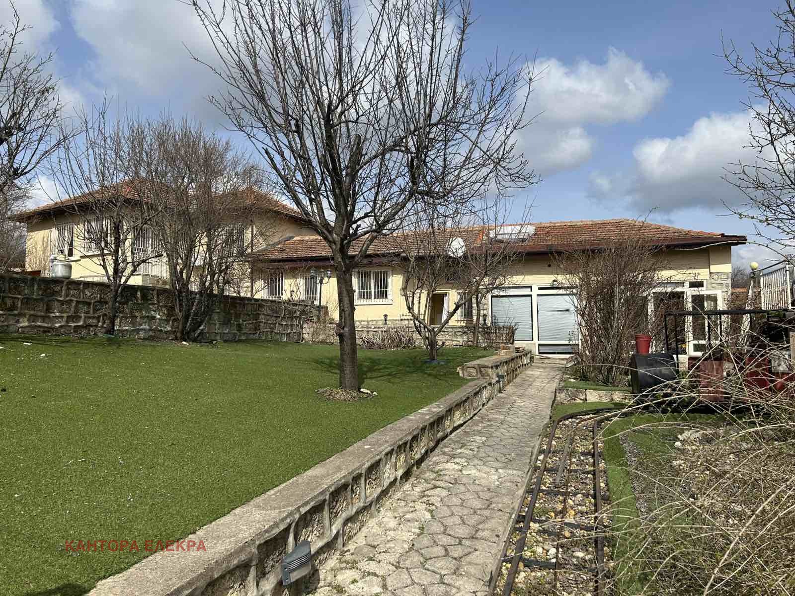 Продава КЪЩА, гр. Провадия, област Варна, снимка 2 - Къщи - 53915981