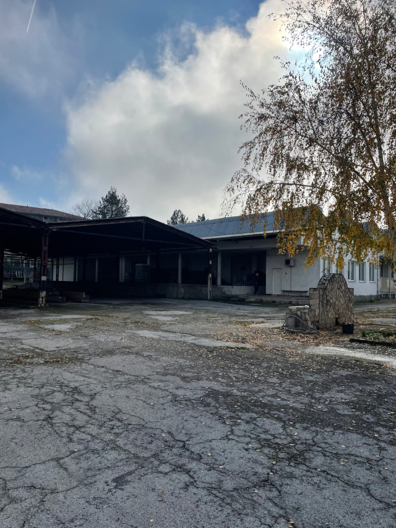 Продава ПРОМ. ПОМЕЩЕНИЕ в област Шумен, гр. Нови пазар - 24000 кв.м / 1 250 000 € » 2 444 787.50 лв., ЛУКС ИМОТИ ШУМЕН