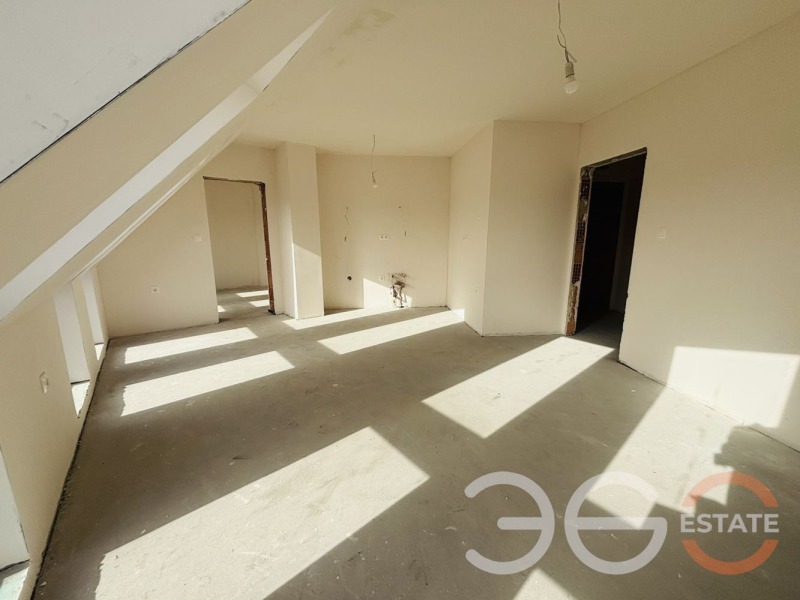 Продава 4-СТАЕН, гр. Варна, Базар Левски, снимка 2 - Апартаменти - 53103385