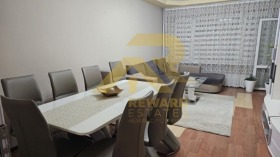 3-стаен град Перник, Изток