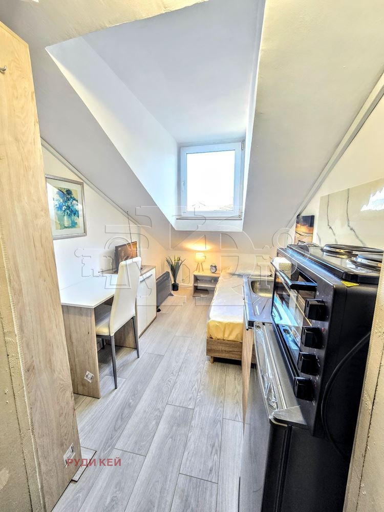 Продава АТЕЛИЕ, ТАВАН, гр. Варна, Колхозен пазар, снимка 5 - Апартаменти - 53682074