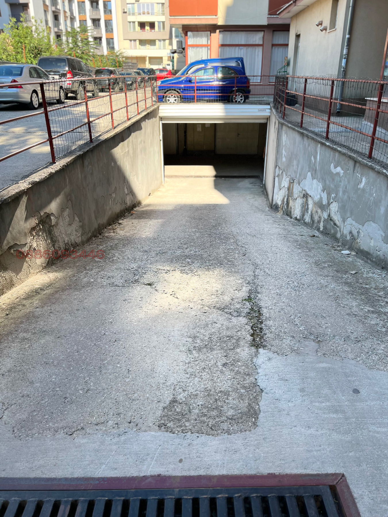 Продава ГАРАЖ, ПАРКОМЯСТО, гр. Велико Търново, Акация, снимка 3 - Гаражи и паркоместа - 53982815