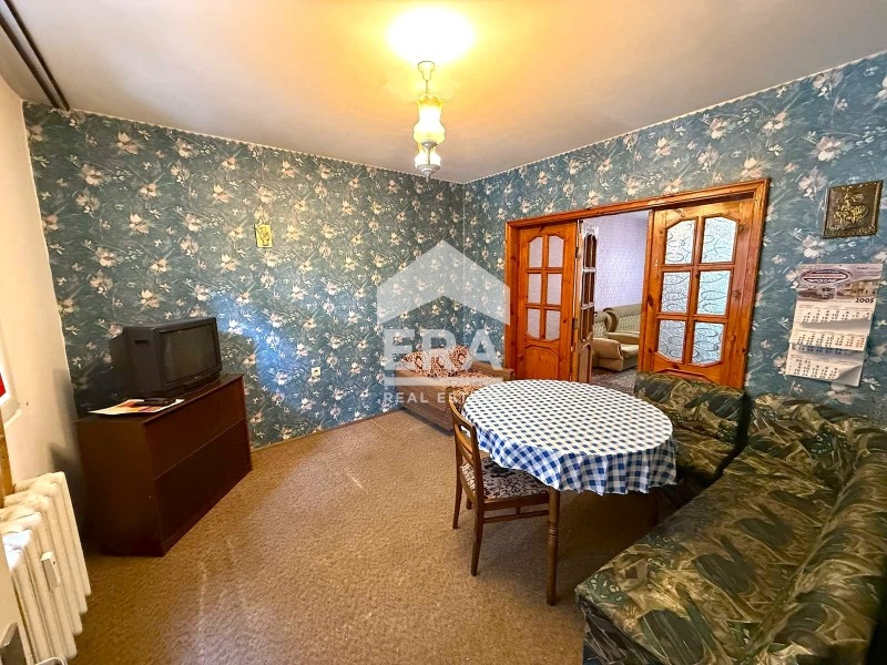 Продава МНОГОСТАЕН, гр. Бургас, Славейков, снимка 4 - Апартаменти - 56103481