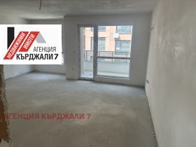 2 спальні Възрожденци, Кърджали