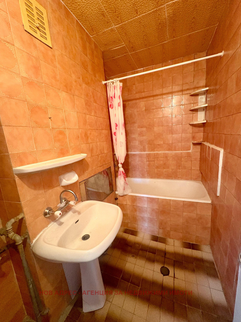 Продава  3-стаен град Търговище , Вароша , 84 кв.м | 41906085 - изображение [9]