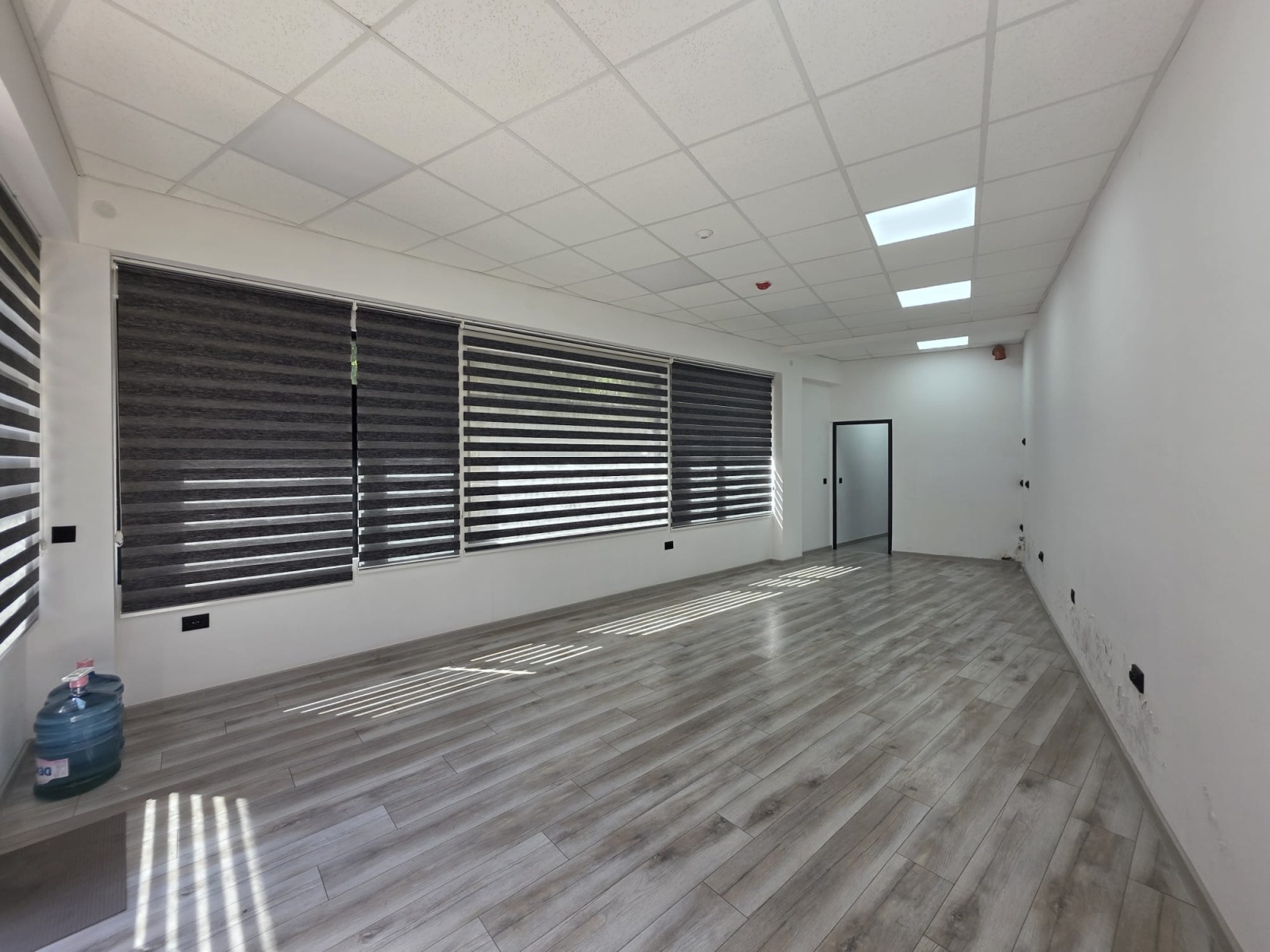 Продава ОФИС, гр. Хасково, Дружба 1, снимка 7 - Офиси - 56013359