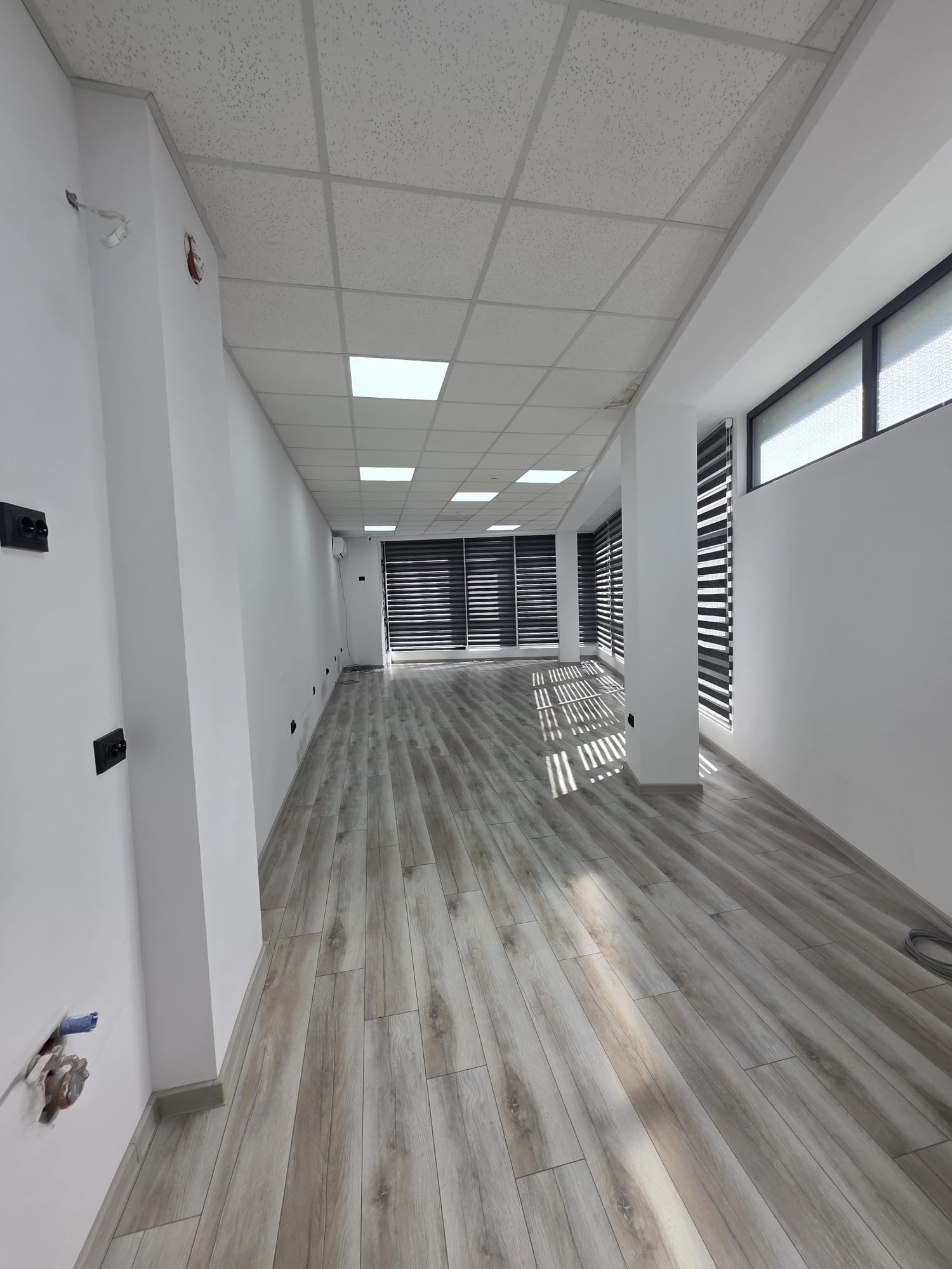 Продава ОФИС, гр. Хасково, Дружба 1, снимка 2 - Офиси - 56013359