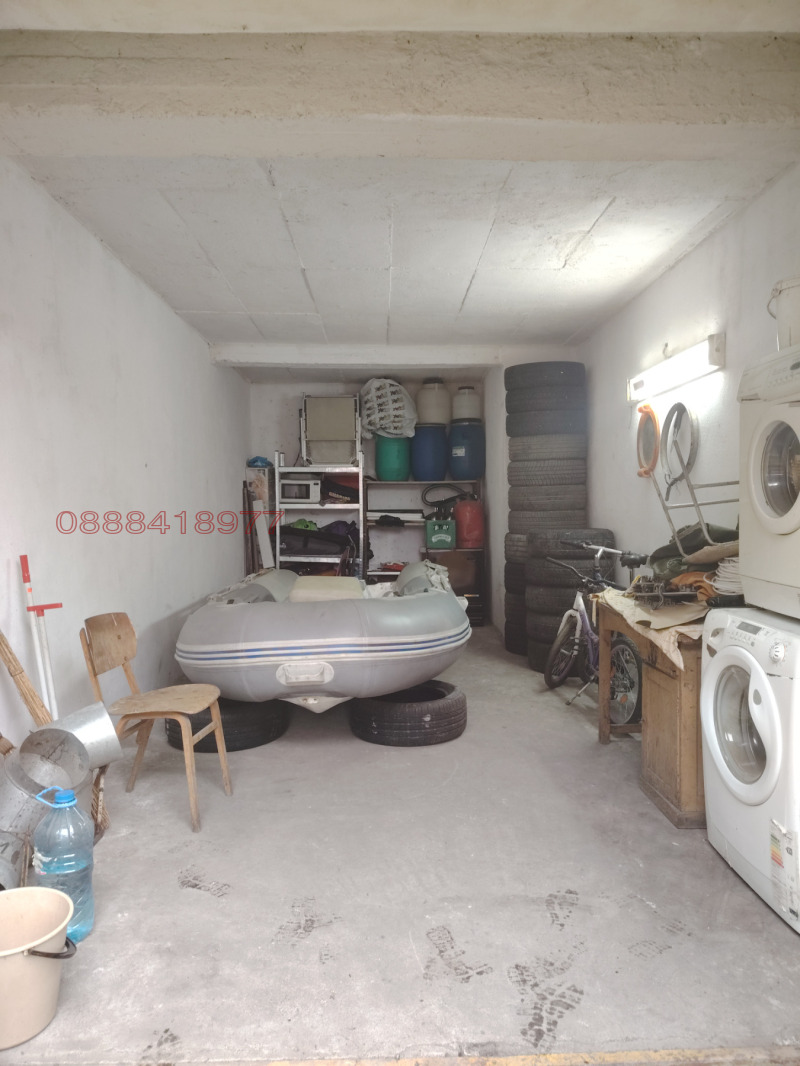 Продава ГАРАЖ, ПАРКОМЯСТО, гр. Добрич, Център