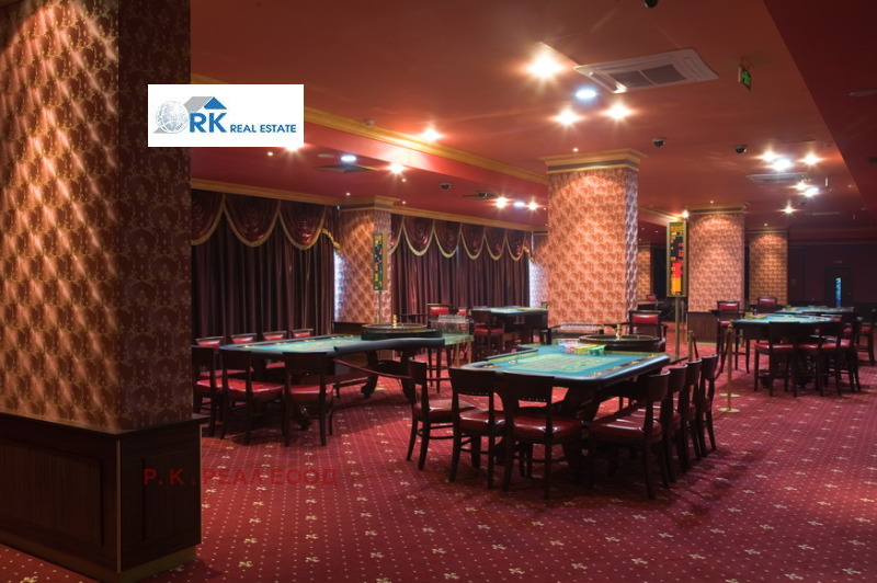 Продава БИЗНЕС ИМОТ, гр. Варна, к.к. Св.Св. Константин и Елена, снимка 2 - Други - 49297101