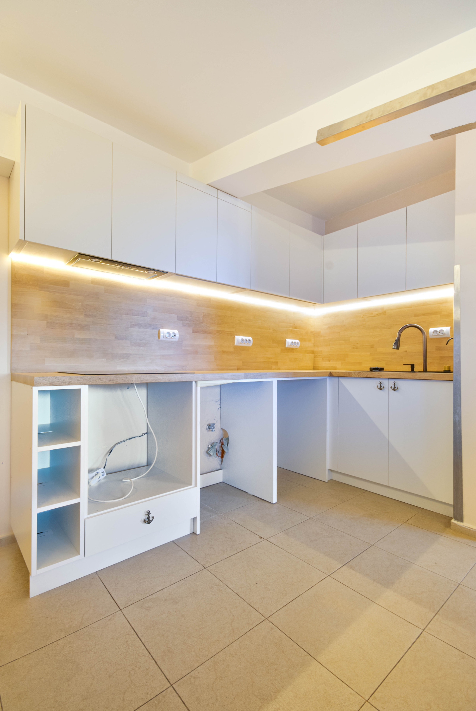 Продава МНОГОСТАЕН, гр. Приморско, област Бургас, снимка 4 - Апартаменти - 54361176