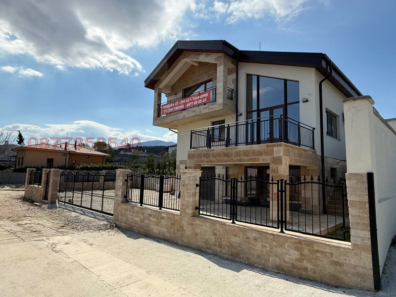 Продава КЪЩА в област Пловдив, с. Брестник - 260 кв.м / 655 000 € » 1 281 068.65 лв.