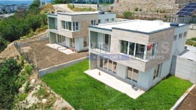 Haus m-t Ptschelina, Warna