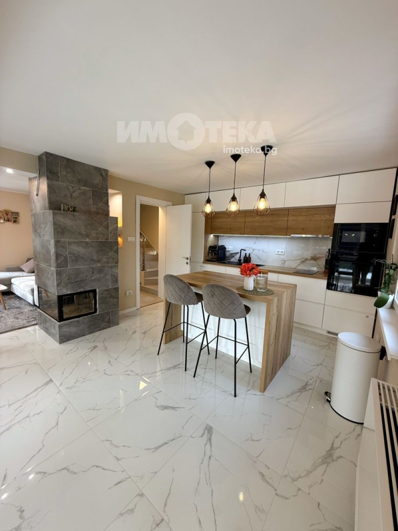 Продава КЪЩА, гр. София, с. Войнеговци, снимка 3 - Къщи - 49540728