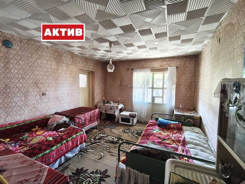 Продава КЪЩА, гр. Търговище, Боровец, снимка 2 - Къщи - 52741022