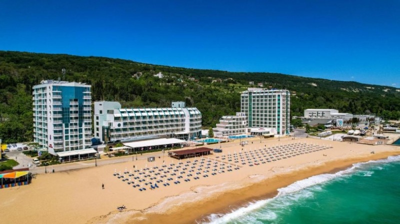 Продава 1-СТАЕН в град Варна, к.к. Златни пясъци - 32 кв.м / 65 000 € » 127 128.95 лв., БЛУ ВЮ ЕСТЕЙТ