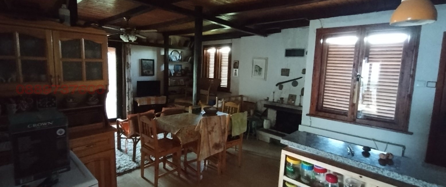 Продава КЪЩА, с. Извор, област София област