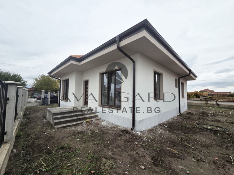 Продава КЪЩА, с. Маноле, област Пловдив, снимка 2 - Къщи - 52391895