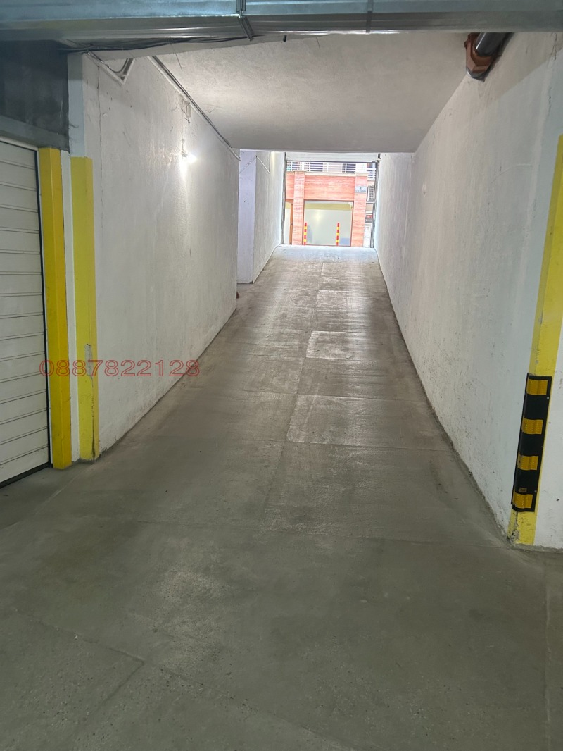 Продава ГАРАЖ, ПАРКОМЯСТО, гр. Варна, Център, снимка 2 - Гаражи и паркоместа - 52670400