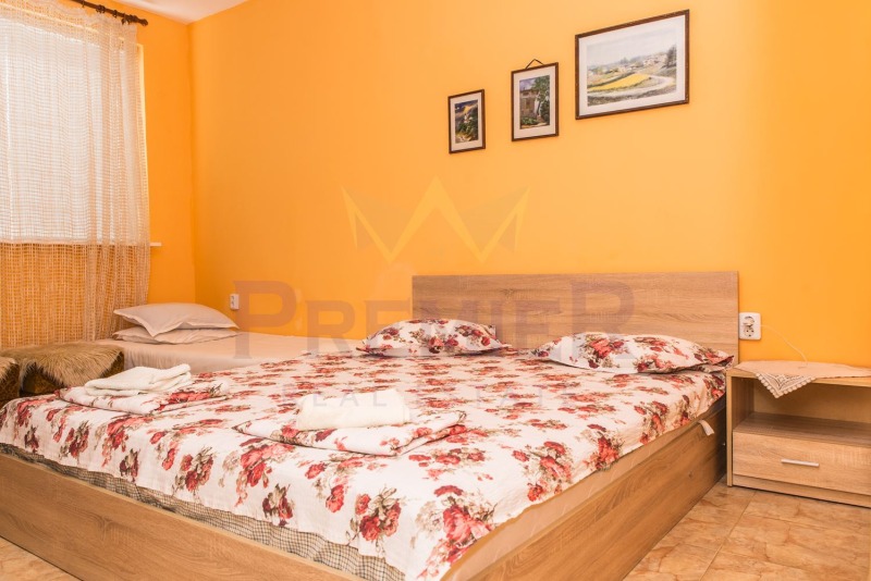 Продава ЕТАЖ ОТ КЪЩА, гр. Балчик, област Добрич, снимка 9 - Етаж от къща - 53074678