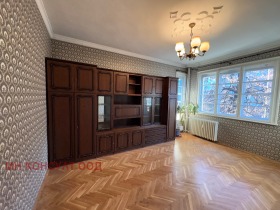 3 makuuhuonetta Tsentar, Sofia