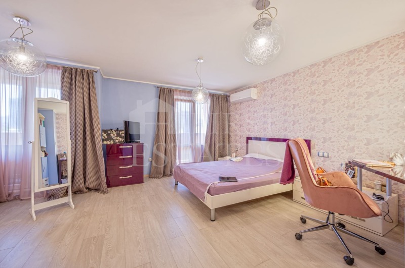 De vânzare  3 dormitoare Sofia , Țentâr , 292 mp | 78132085 - imagine [12]