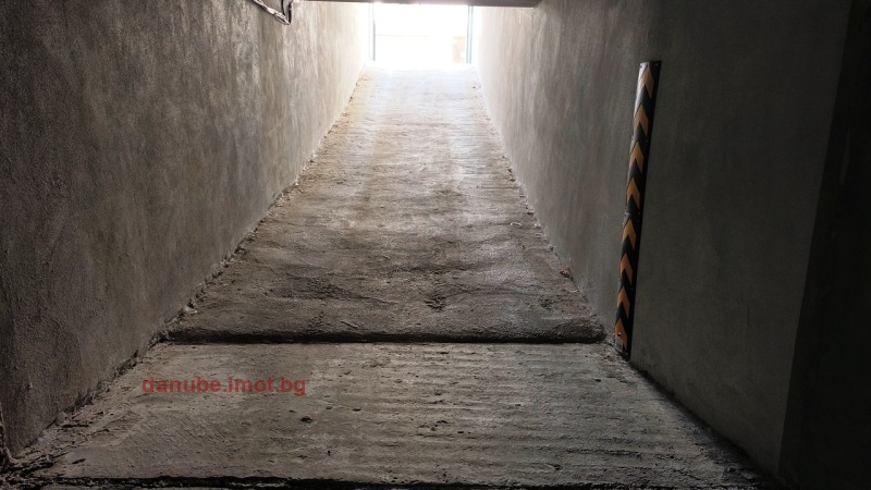 Продава ГАРАЖ, ПАРКОМЯСТО, гр. Русе, Център, снимка 5 - Гаражи и паркоместа - 53431657