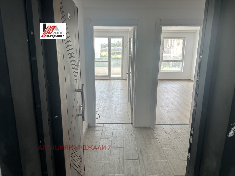 Продава 2-СТАЕН, гр. Кърджали, Възрожденци, снимка 2 - Апартаменти - 53284220