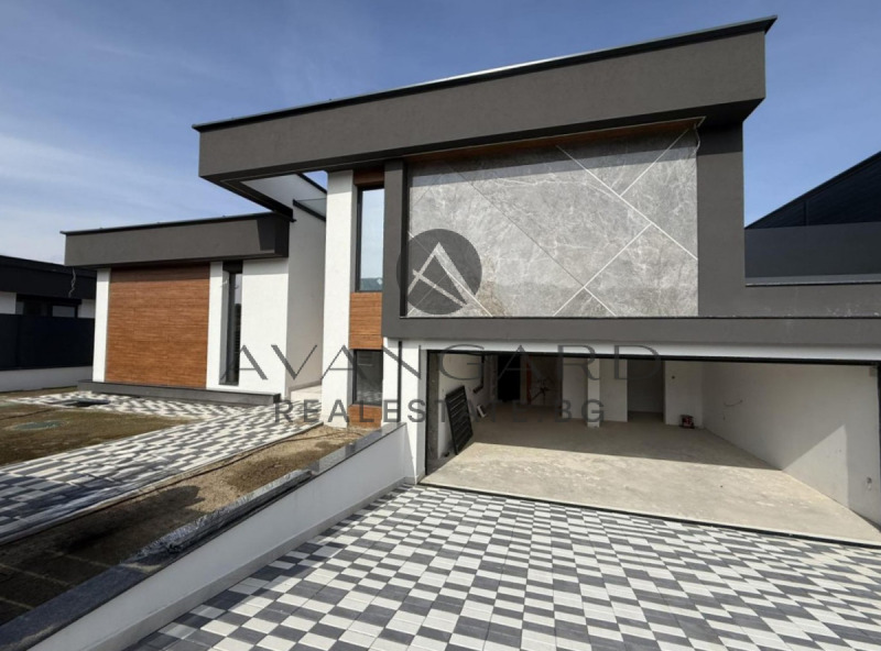 Продава КЪЩА, област Пловдив, с. Белащица • 535499 € / 1047345.01 лв. • 91434968 1