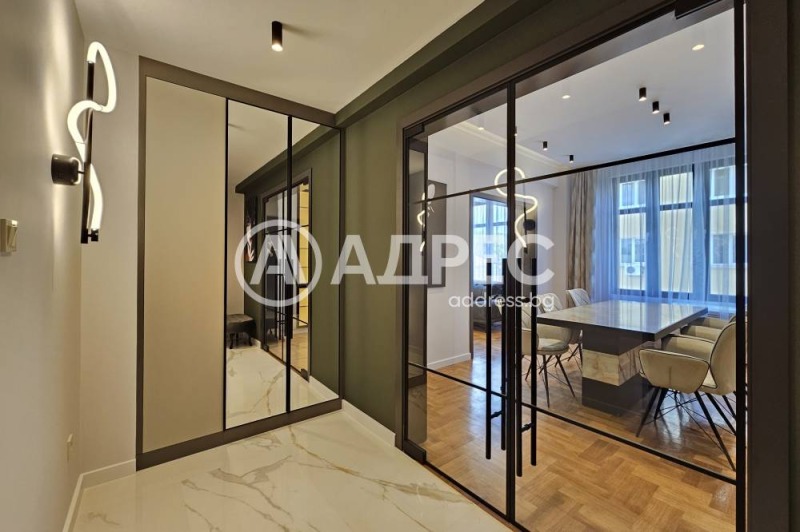 Продава 3-СТАЕН, гр. София, Център, снимка 2 - Апартаменти - 52574651