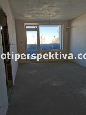 1 quarto Trakiia, Plovdiv