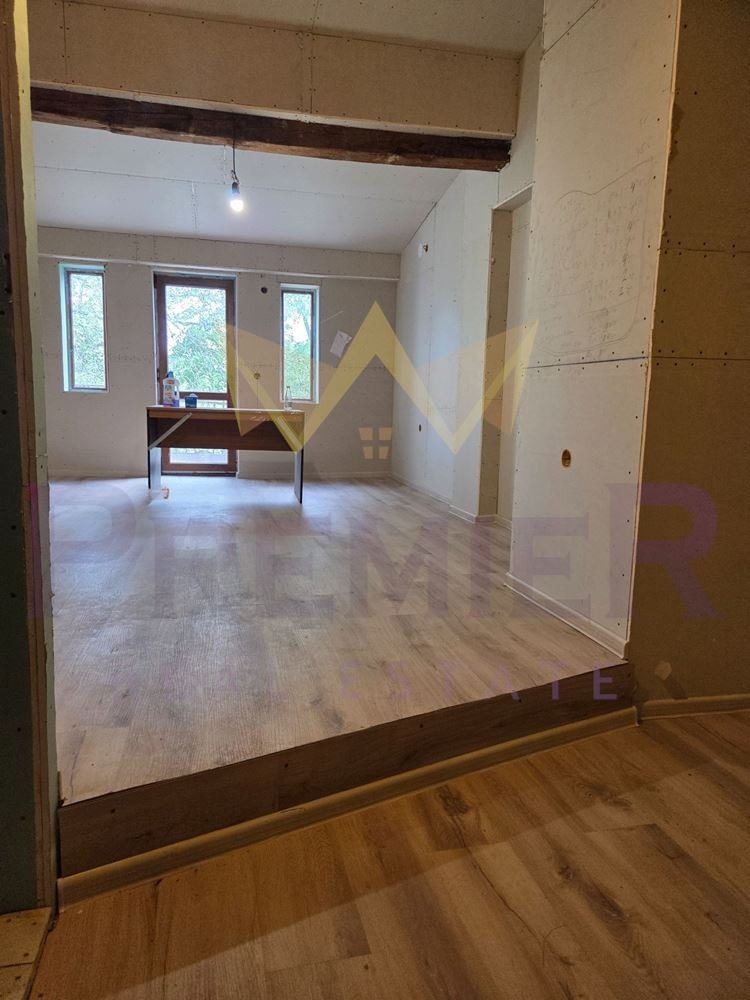 Продава ЕТАЖ ОТ КЪЩА, гр. Пловдив, Център, снимка 4 - Етаж от къща - 55050203