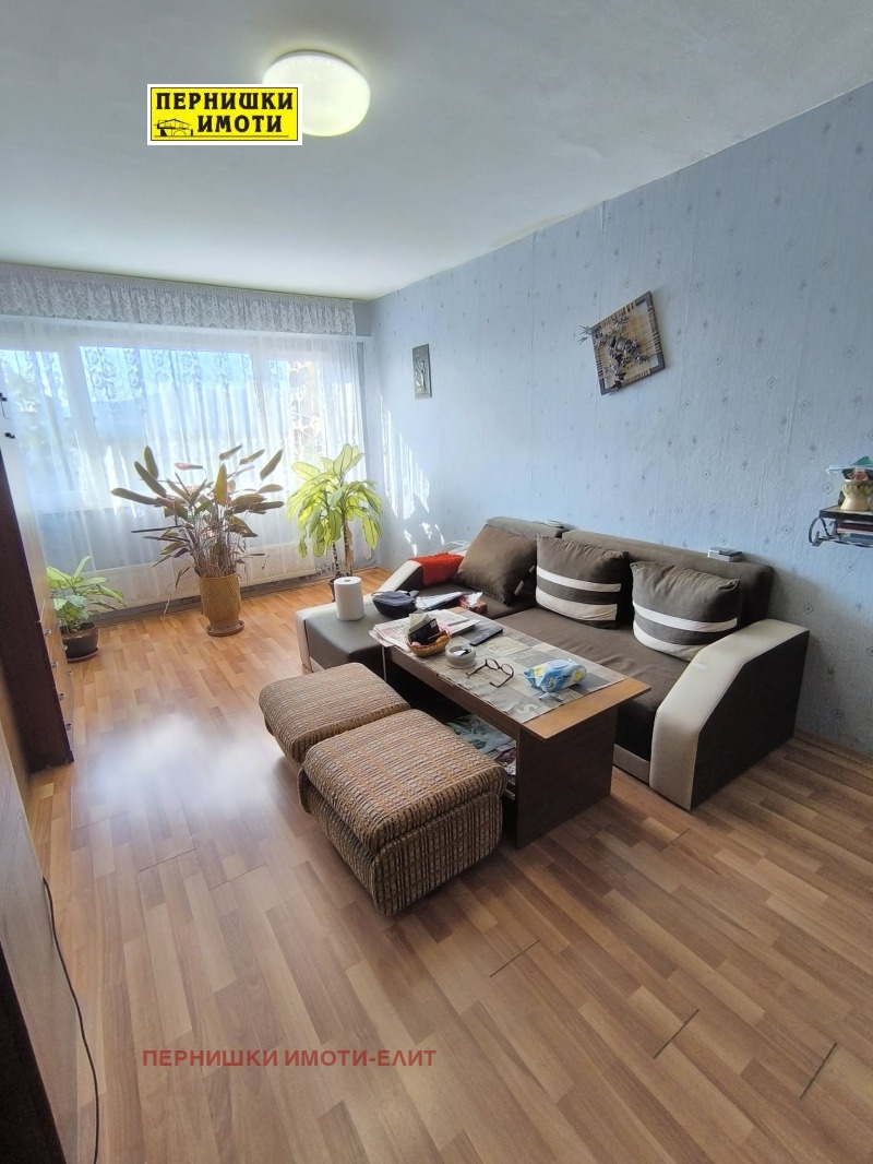 Продава  1-стаен град Перник , Тева , 45 кв.м | 28666665 - изображение [2]