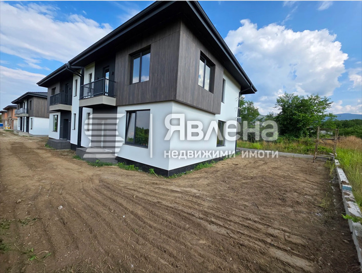 Продава КЪЩА, с. Марково, област Пловдив, снимка 2 - Къщи - 56264339