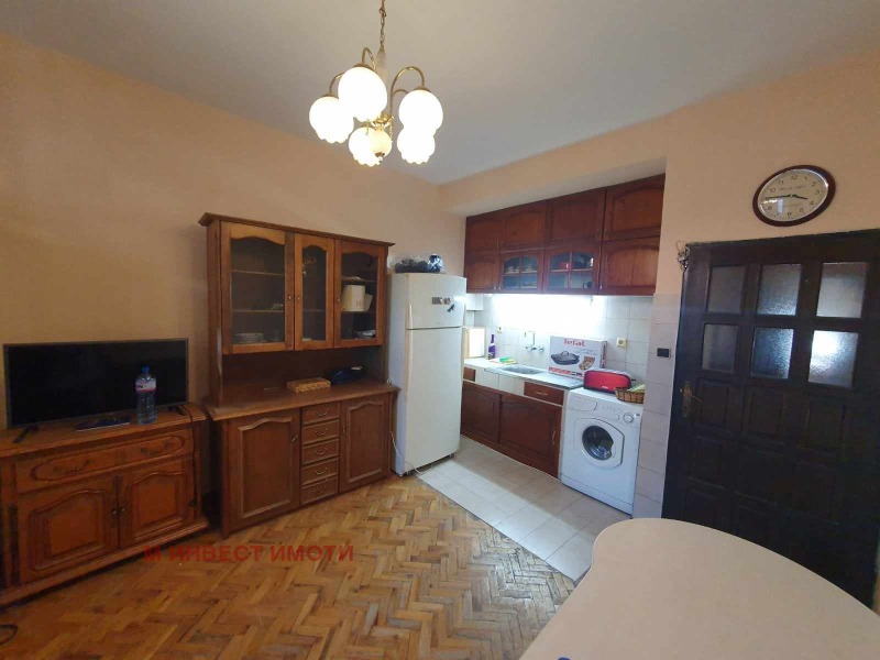 Kiadó  3+ hálószoba Plovdiv , Centar , 125 négyzetméter | 17427770