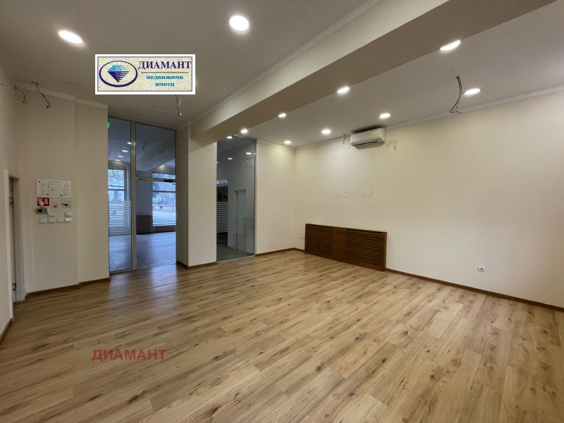 Дава под наем МАГАЗИН, гр. Русе, Център, снимка 4 - Магазини - 53324863