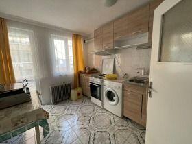 1 bedroom Vazrazhdane, Burgas 4