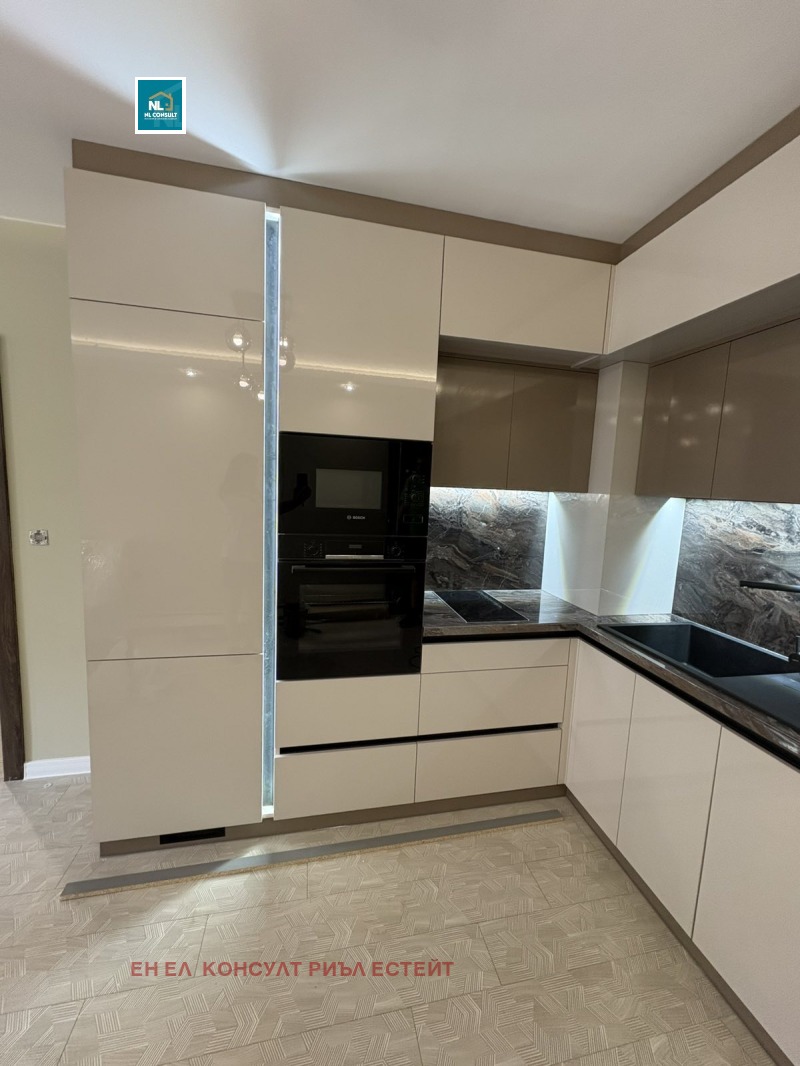 A louer  1 chambre Plovdiv , Maracha , 72 m² | 49941576