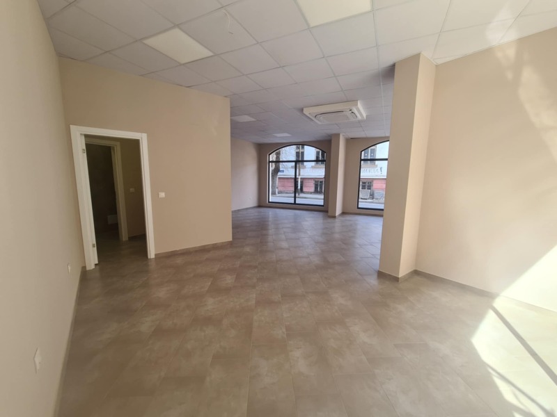 Дава под Наем МАГАЗИН в град Хасково, Център - 82 кв.м / 639.11 € » 1 250 лв., ИМОТИ-МИРА