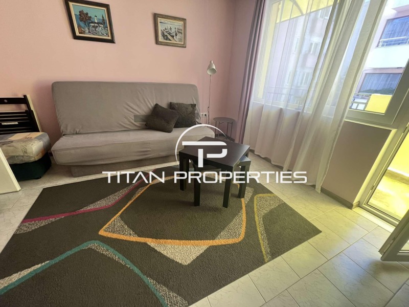 Дава под нем  2-стаен, град Варна, Спортна зала •  475 EUR • ID 63833584 — holmes.bg - [1] 