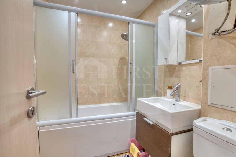 Издаје се  2 спаваће собе Софија , Лозенец , 180 м2 | 15423101 - слика [17]