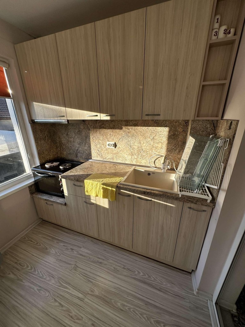 Дава под наем ЕТАЖ ОТ КЪЩА, гр. Варна, Цветен квартал, снимка 2 - Етаж от къща - 52988066