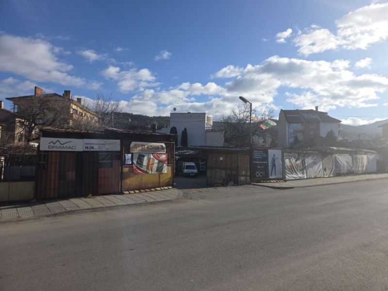 Дава под Наем МАГАЗИН в град Кюстендил, Център - 600 кв.м / 900 € » 1 760.25 лв., ВИ ЕНД ДЖИ ХОУМС