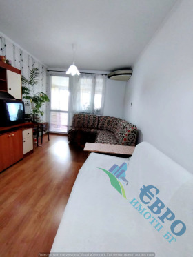 1 chambre Tri tchoutchoura - yug, Stara Zagora 2