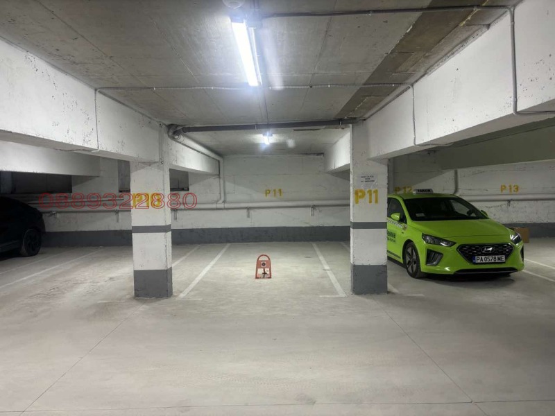 Дава под Наем ПАРКОМЯСТО в град Пазарджик, Център - 25 кв.м / 70 € » 136.91 лв.