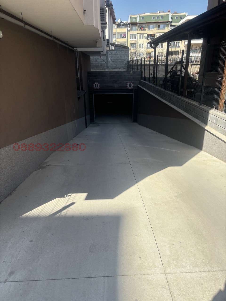 Дава под наем ГАРАЖ, ПАРКОМЯСТО, гр. Пазарджик, Център, снимка 2 - Гаражи и паркоместа - 53844054