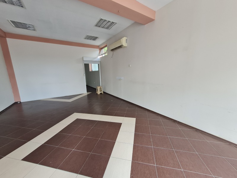 Дава под Наем МАГАЗИН в град Шумен, Пазара - 65 кв.м / 256 € » 500.69 лв., АДРЕС НЕДВИЖИМИ ИМОТИ - КАНТОРА ШУМЕН