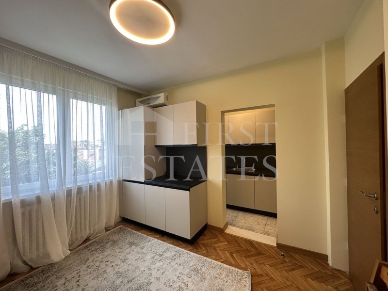 För uthyrning  2 sovrum Sofia , Centar , 130 kvm | 54623076 - bild [8]